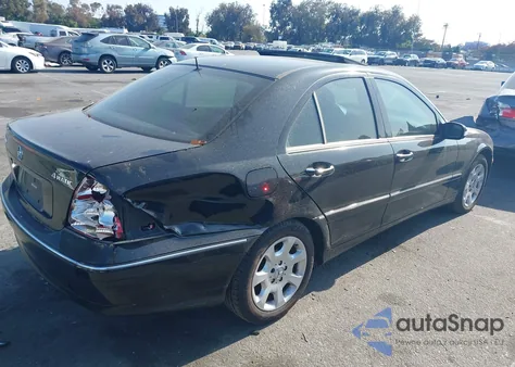 2005 Mercedes-Benz C 320 Luxury 4Matic z USA, uszkodzony, nr VIN WDBRF84J05F655379